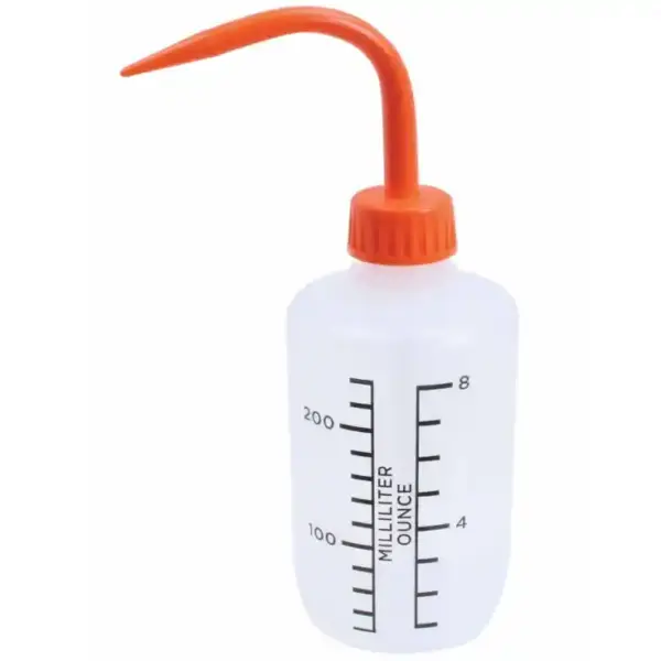 jarra aceite y agua destilada